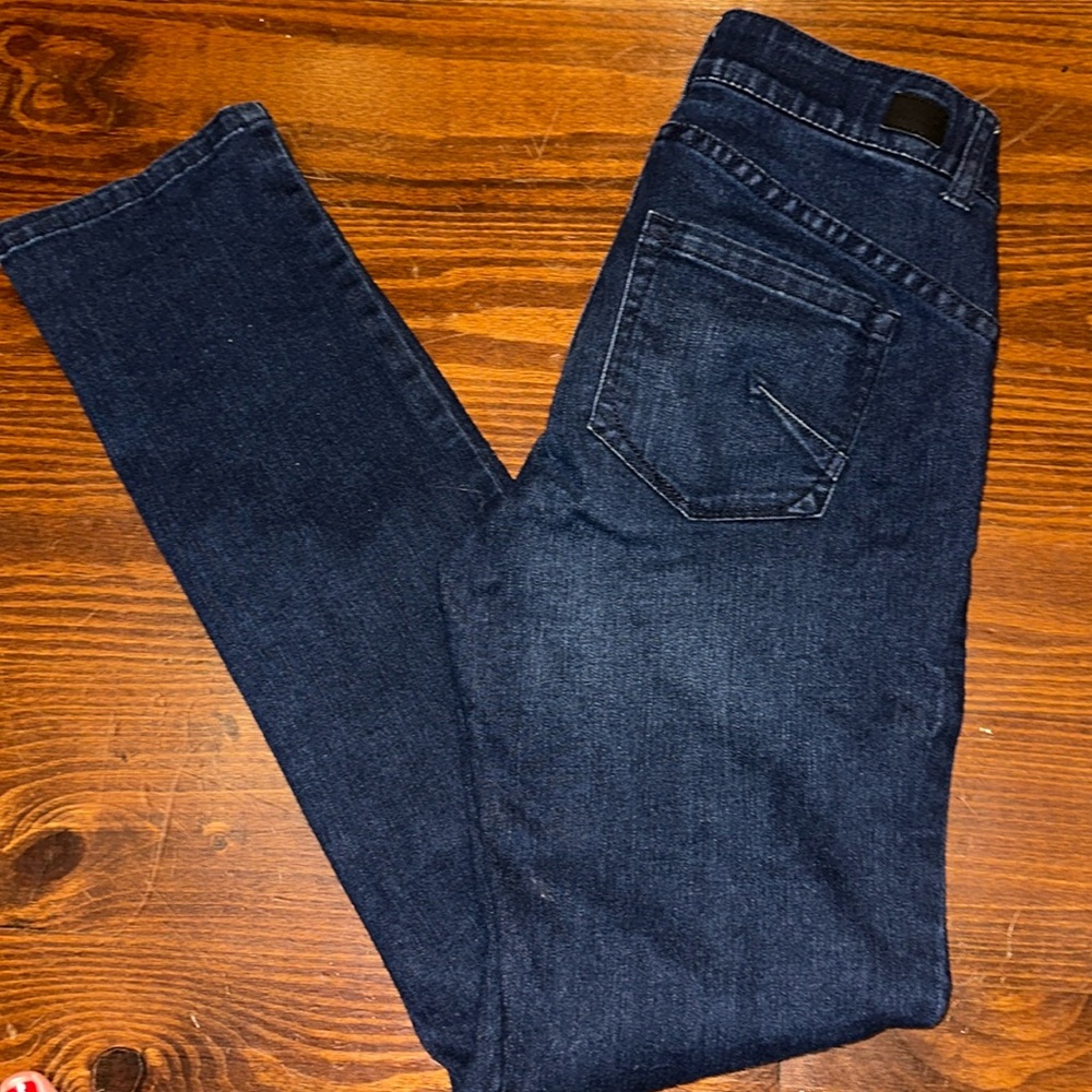 Jones New York size 4 dark wash jeans.